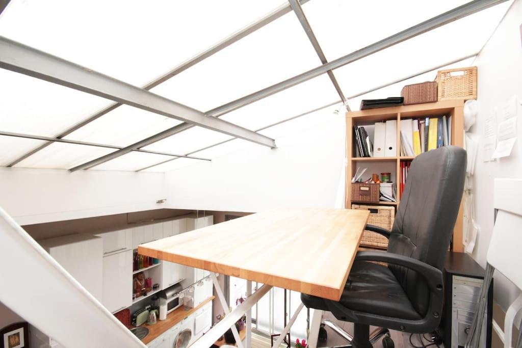 Exotic Loft In Montmartre + Terrace ! Parijs